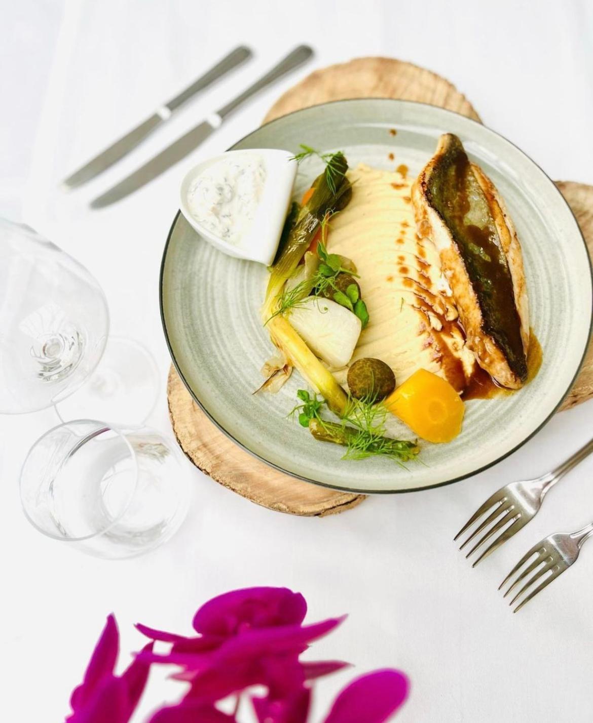 Logis Hotel & Restaurant Du Sauvage La Ferté-Gaucher 外观 照片