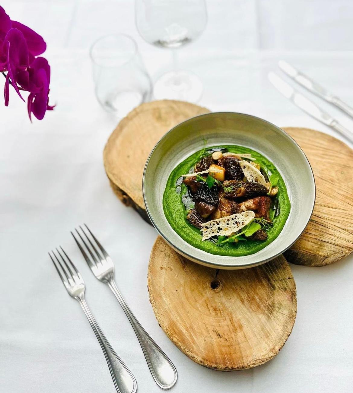 Logis Hotel & Restaurant Du Sauvage La Ferté-Gaucher 外观 照片